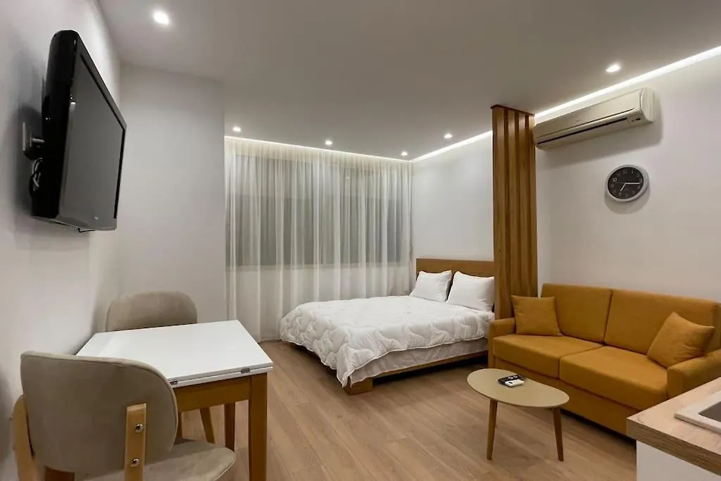 62°Bs Charming Studio Apartament @Bllok Tirana Albania