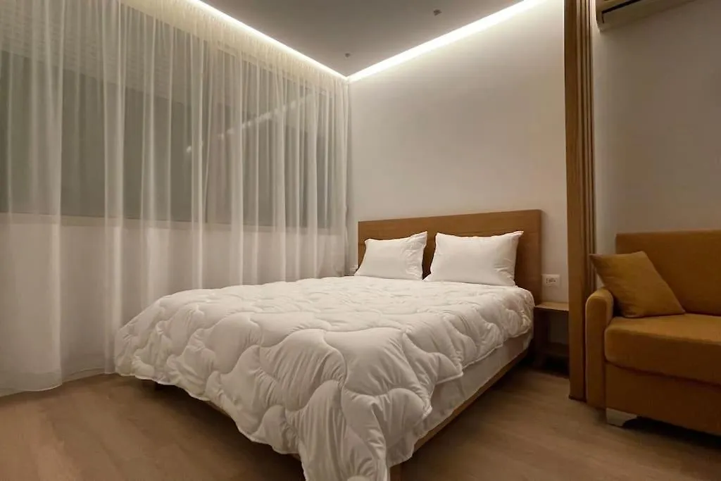 62°Bs Charming Studio Apartament @Bllok Tirana 0*,
